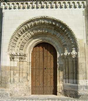 Porche Roman de l'église de Saint Martin