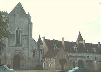 Façade de l'église abbatiale de Fontgombault