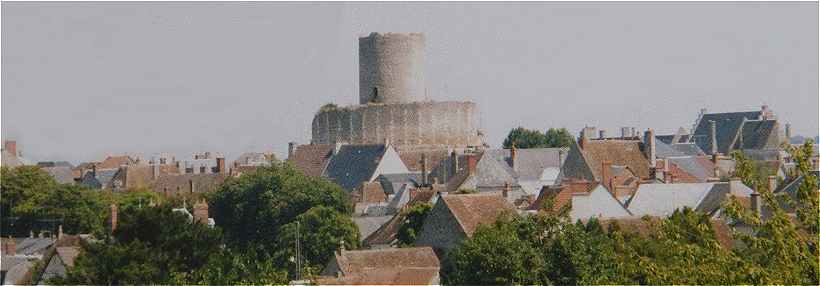 Panorama sur Châtillon sur Indre avec le Donjon
