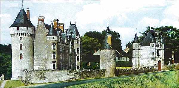 Vue  du chateau de Montpoupon