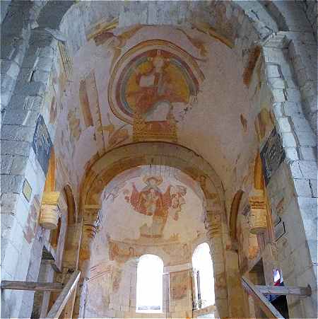 Vue d'ensemble des fresques murales de l'église Saint Laurent de Palluau sur Indre
