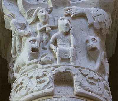 Daniel dans la fosse aux lions (chapiteau à l'intérieur) de l'église de Saint Genou
