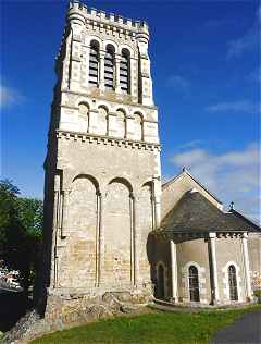 L'Isle-Jourdain: clocher de l'église Saint Gervais et Saint Protais