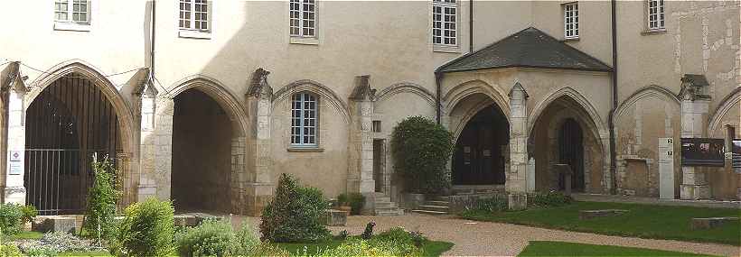 Cloitre de l'Abbaye de la Trinité à Vendôme