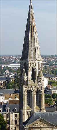 Clocher Roman de l'glise de la Trinit de Vendme